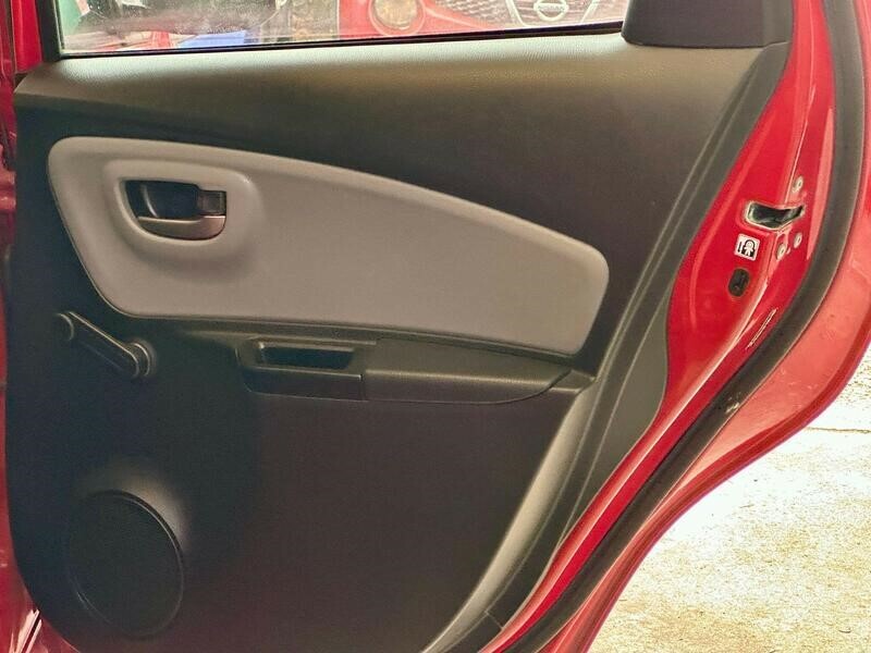 Toyota Yaris Icon Red #40