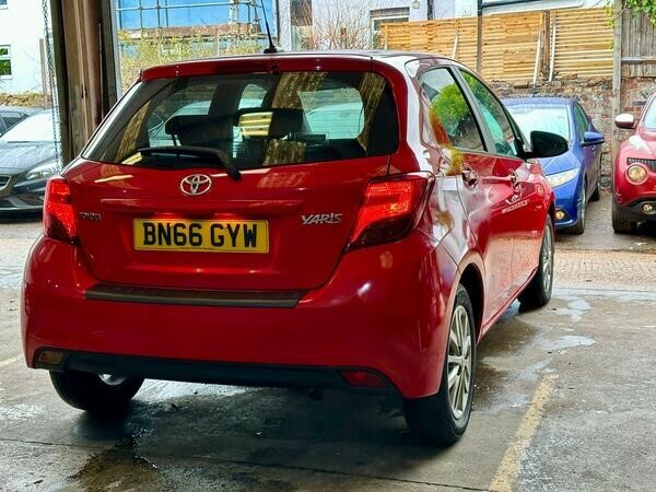 Toyota Yaris Icon Red #20