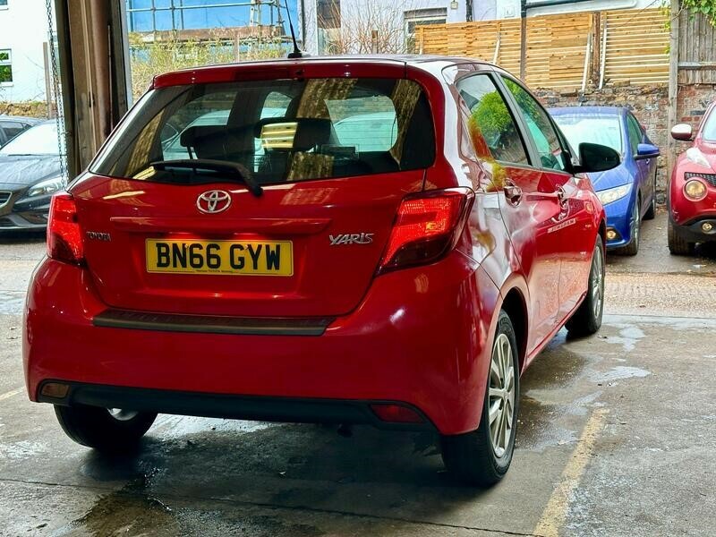 Toyota Yaris Icon Red #8
