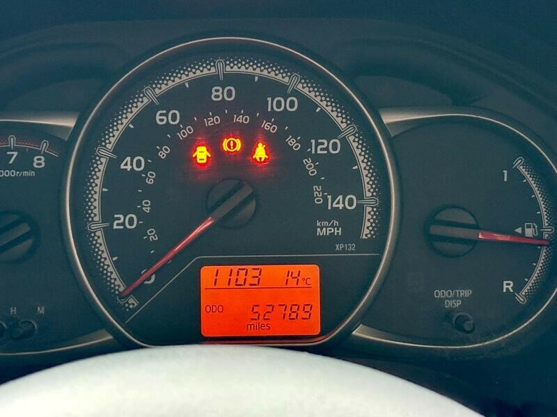 Toyota Yaris Icon Red #14