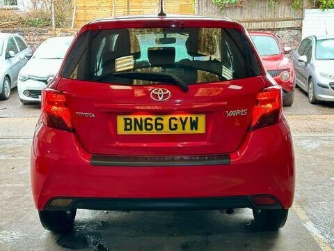 Toyota Yaris Icon Red #52