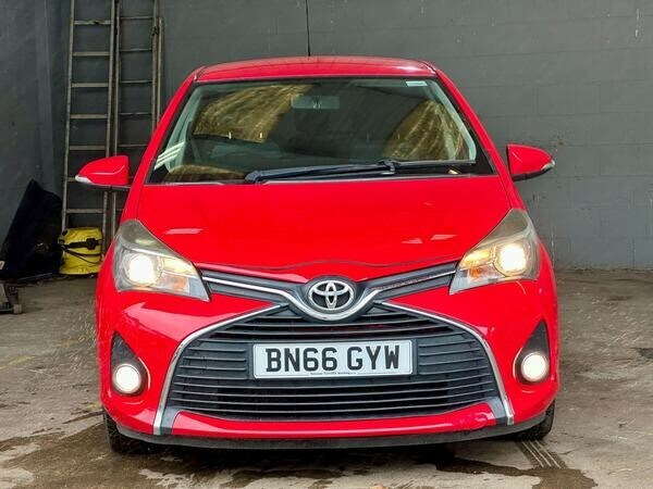 Toyota Yaris Icon Red #10