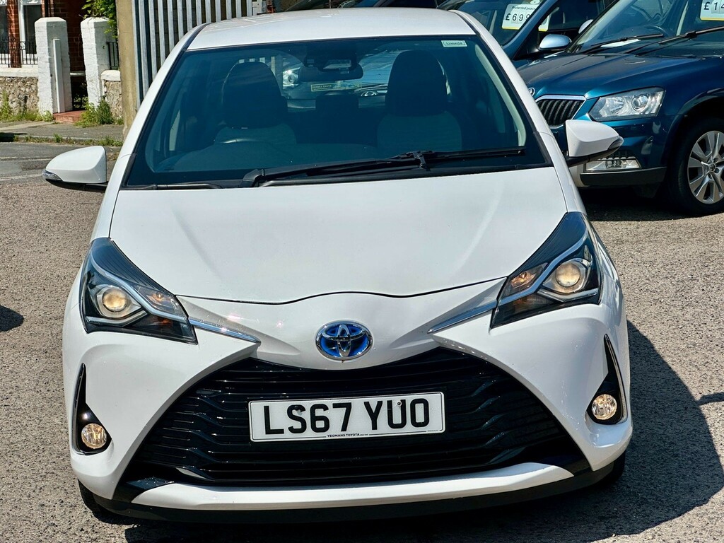 Toyota Yaris Yaris Icon Hybrid Vvt-i Cvt White #2