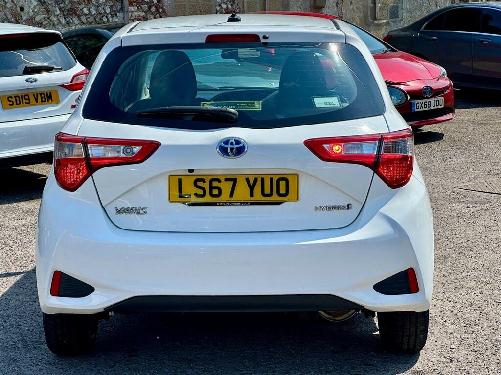 Toyota Yaris Yaris Icon Hybrid Vvt-i Cvt White #6