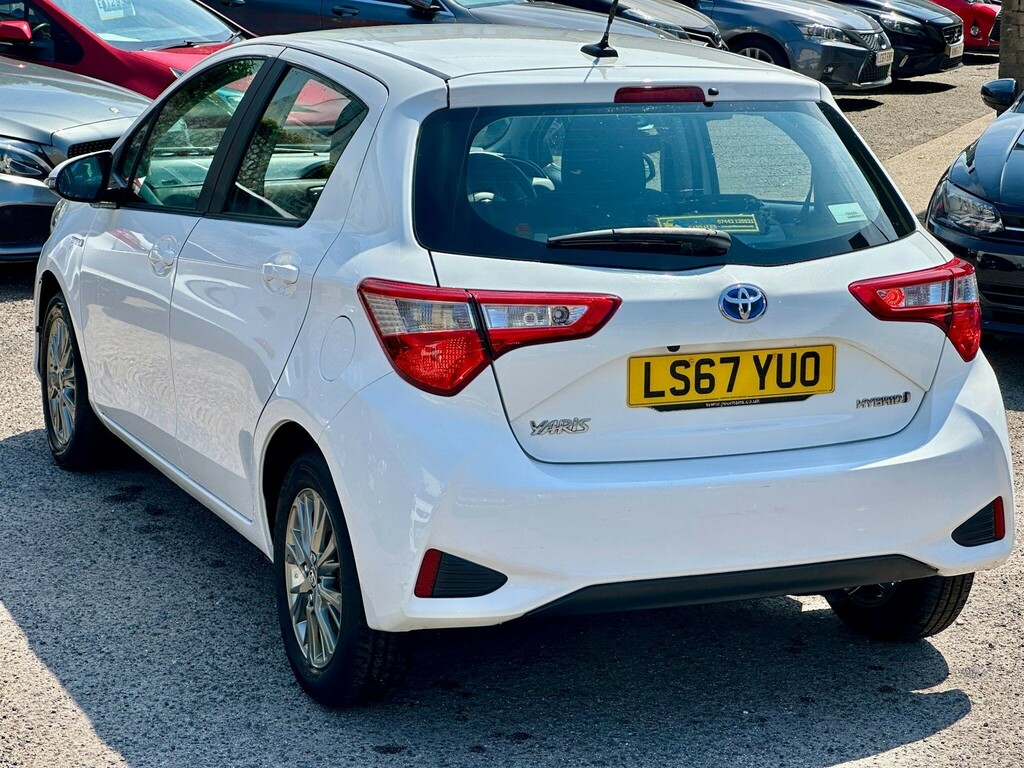 Toyota Yaris Yaris Icon Hybrid Vvt-i Cvt White #4