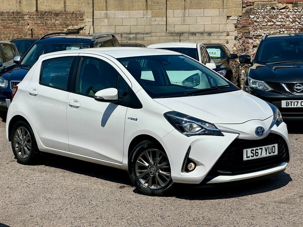Toyota Yaris Yaris Icon Hybrid Vvt-i Cvt White