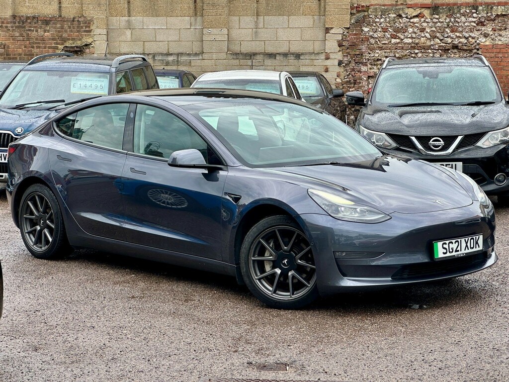Tesla Model 3 Saloon Grey