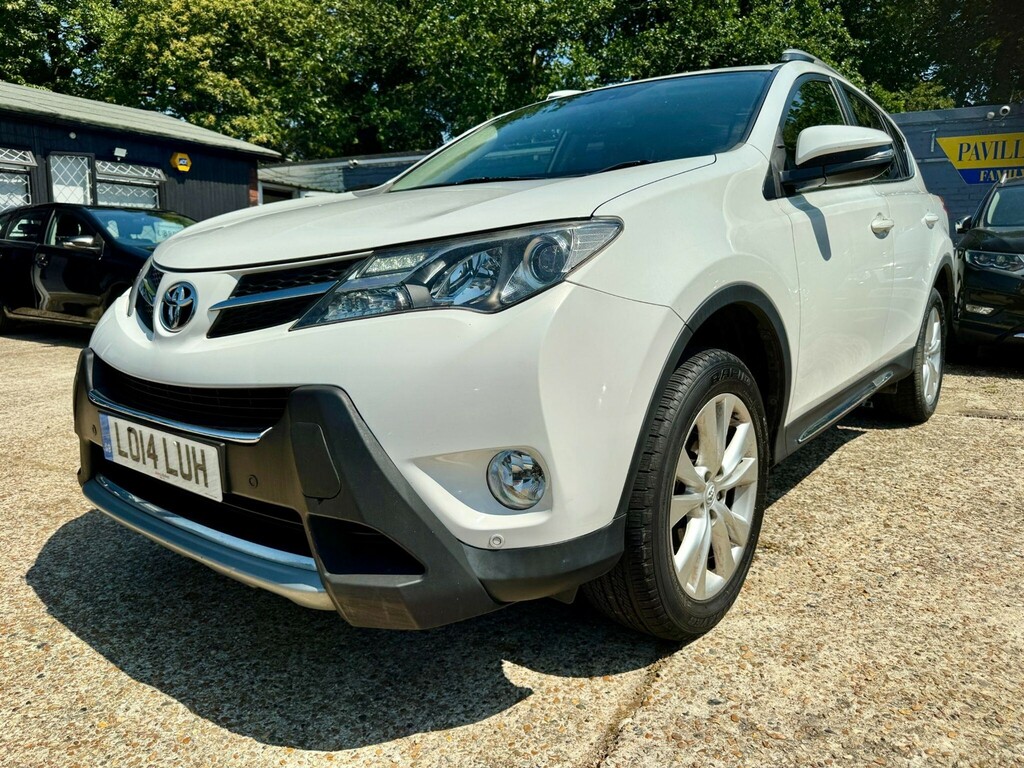 Toyota Rav 4 Suv White #3