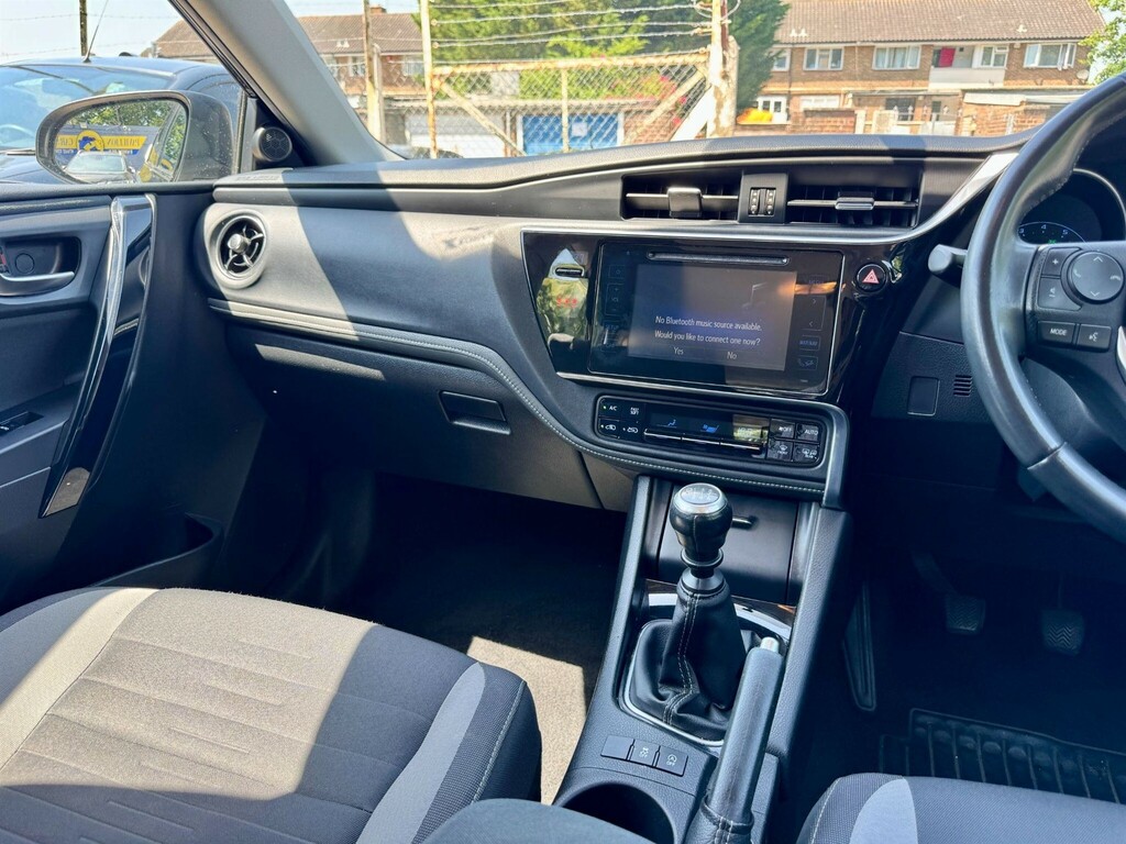 Toyota Auris D-4d Active Black #22