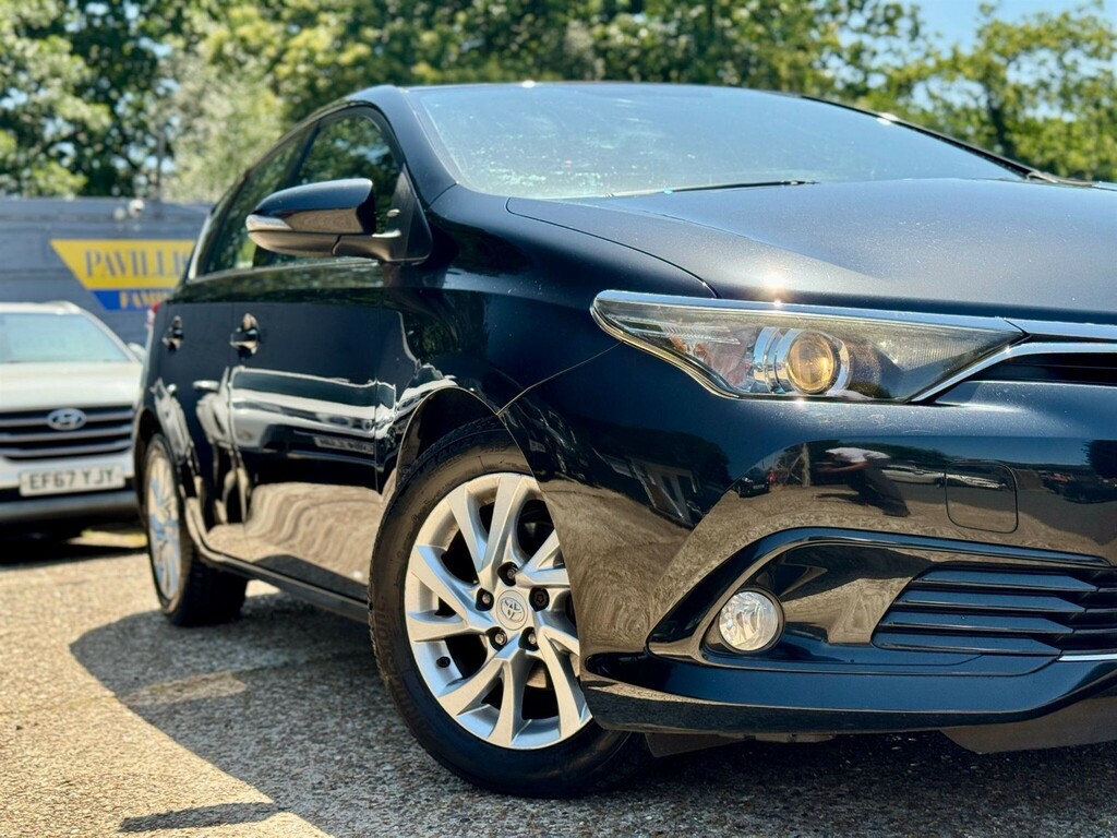 Toyota Auris D-4d Active Black #9