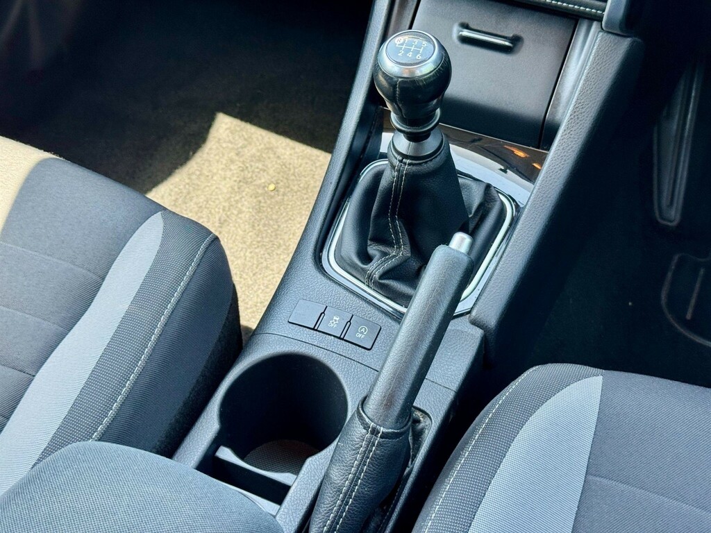 Toyota Auris D-4d Active Black #21