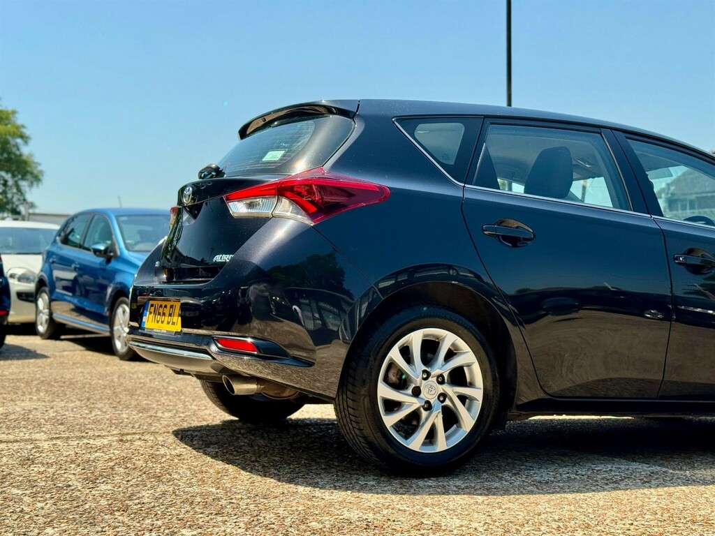 Toyota Auris D-4d Active Black #12