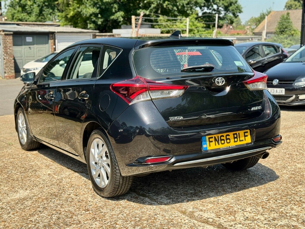 Toyota Auris Hatchback Black #4