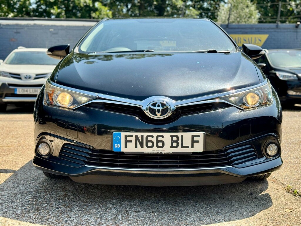 Toyota Auris D-4d Active Black #11