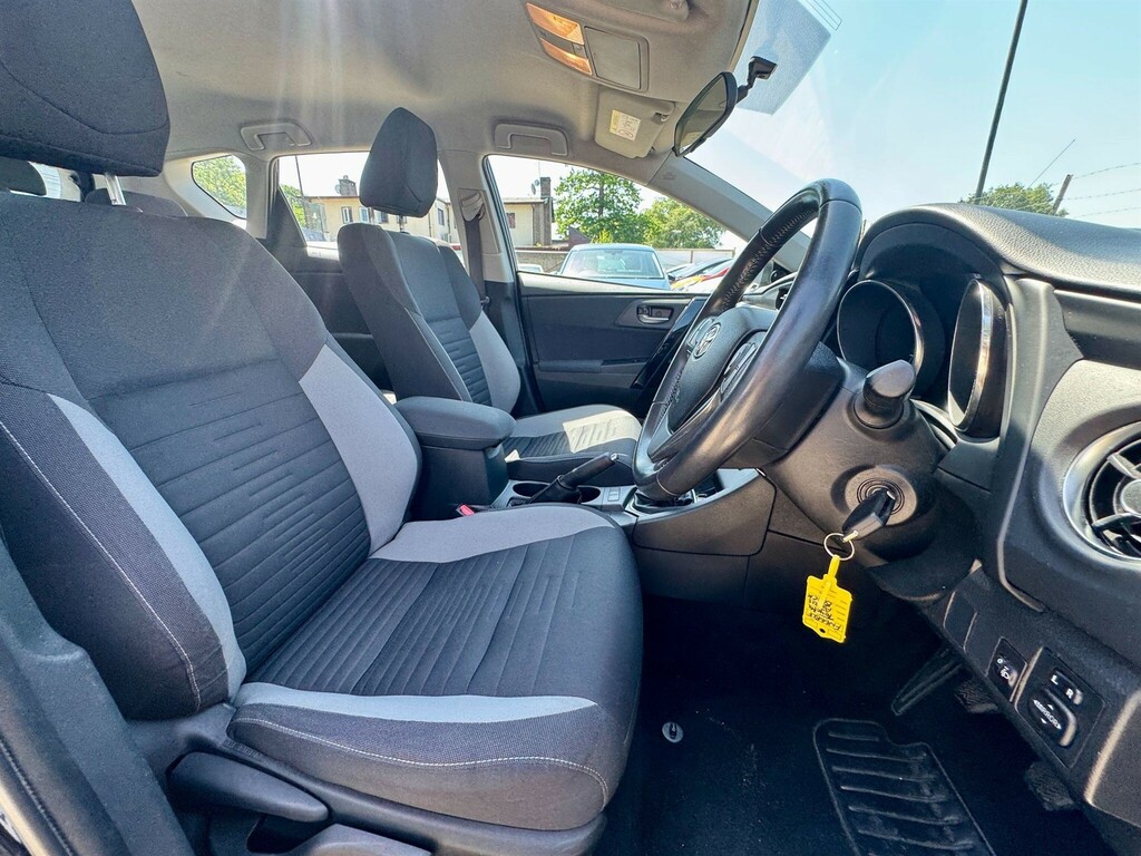 Toyota Auris D-4d Active Black #28