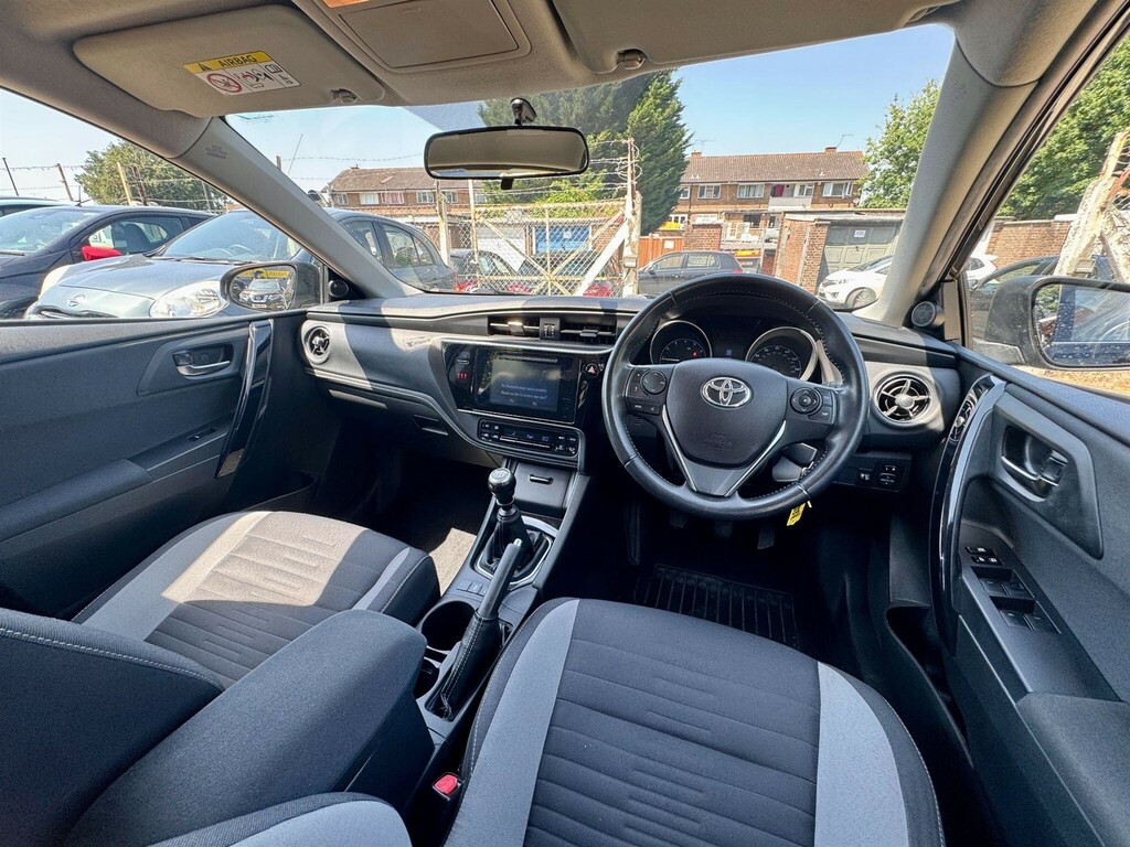 Toyota Auris D-4d Active Black #18