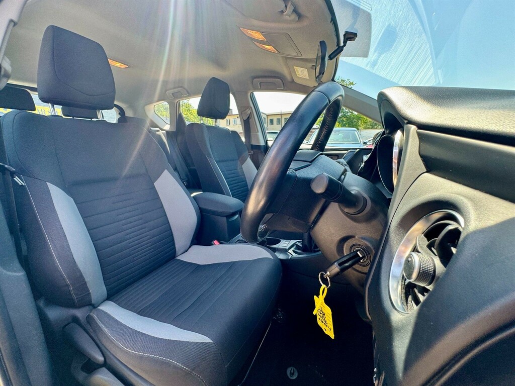 Toyota Auris D-4d Active Black #29