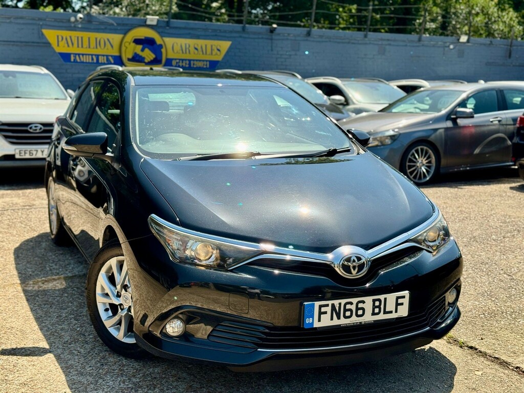 Toyota Auris D-4d Active Black #8