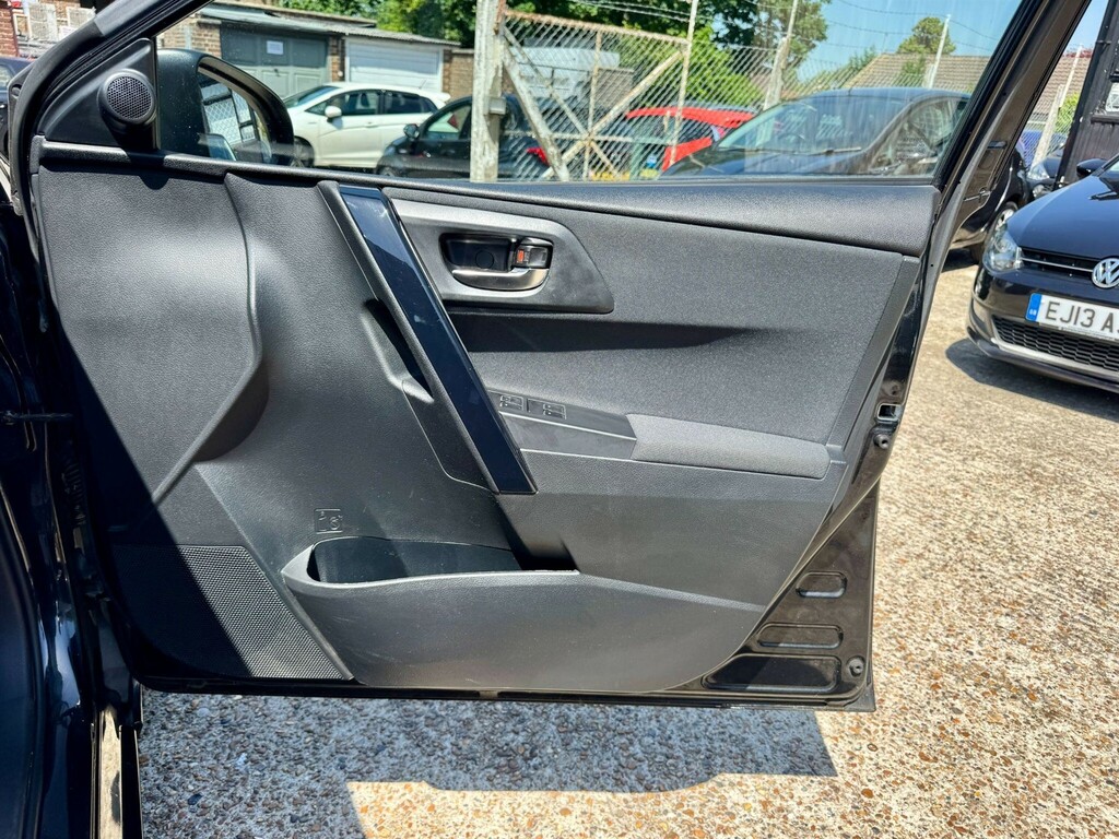 Toyota Auris D-4d Active Black #36