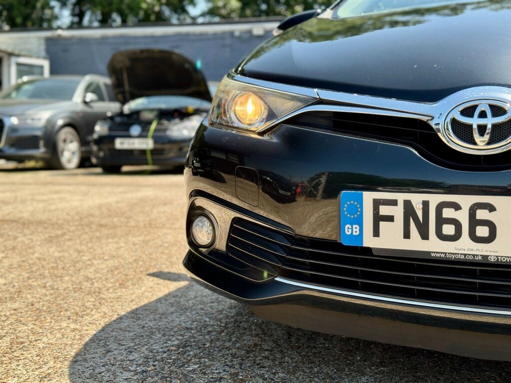 Toyota Auris D-4d Active Black #60