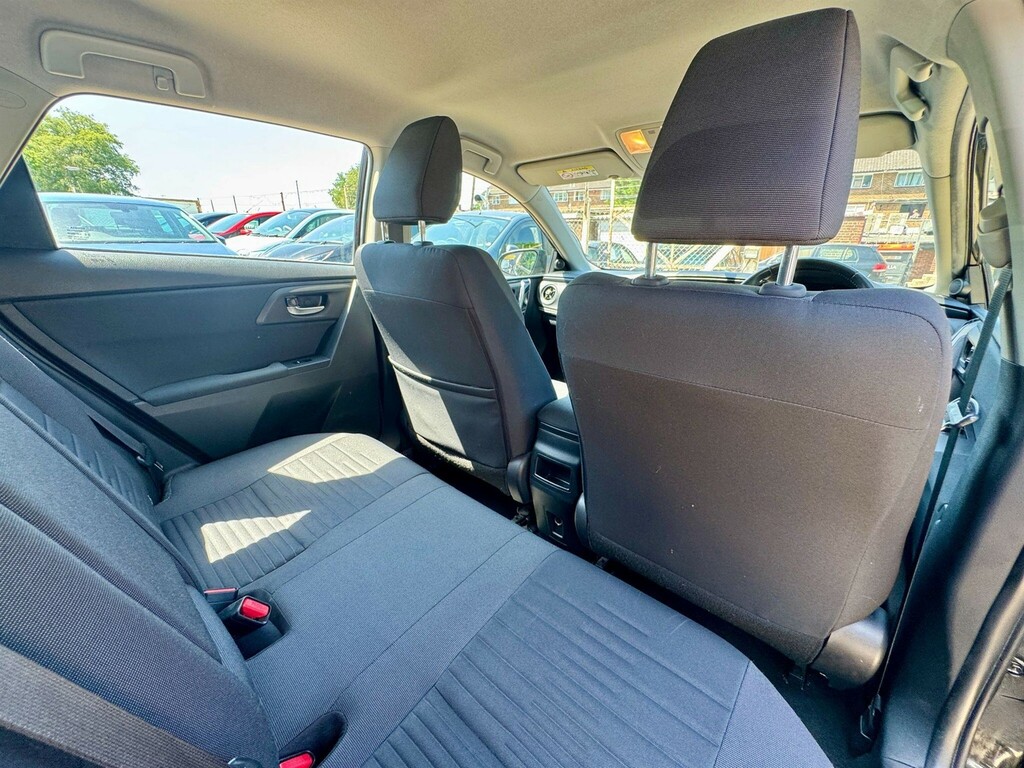 Toyota Auris D-4d Active Black #31