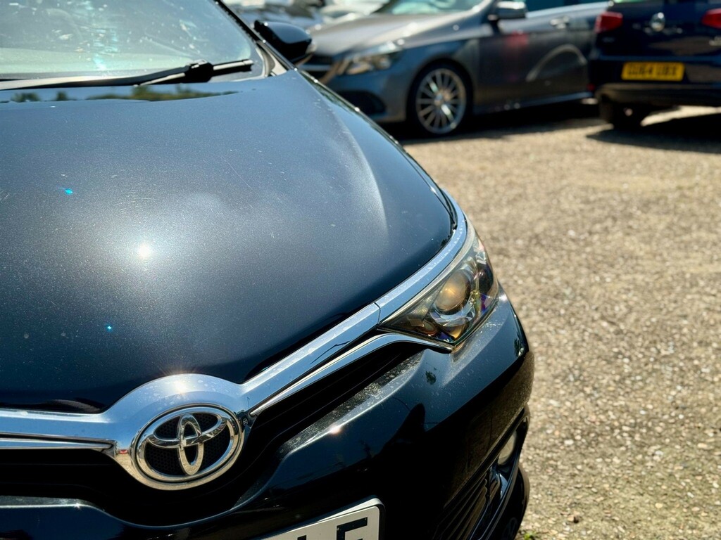 Toyota Auris Hatchback Black #2