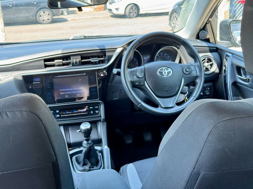 Toyota Auris D-4d Active Black #16