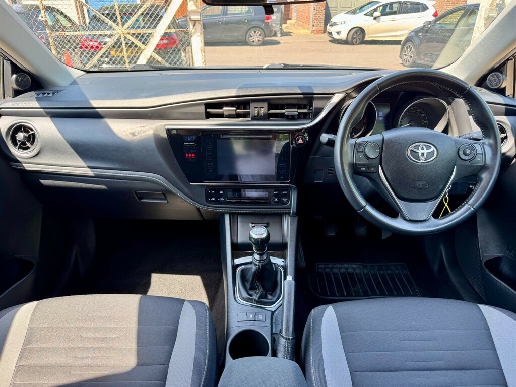 Toyota Auris D-4d Active Black #20