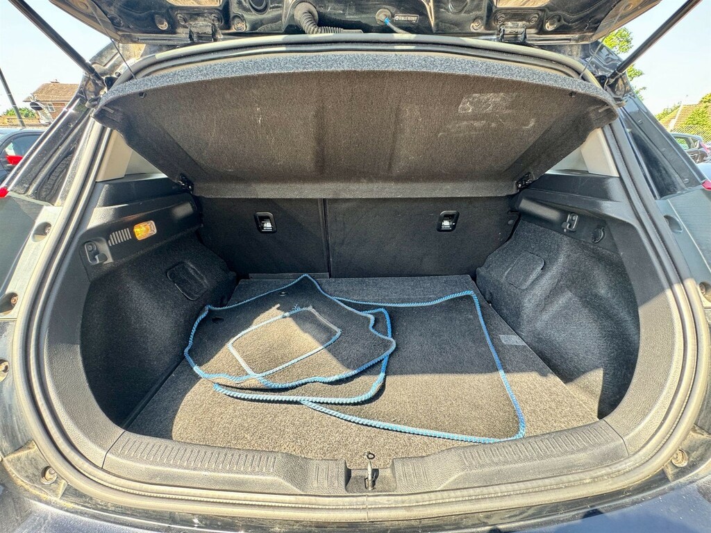 Toyota Auris D-4d Active Black #52