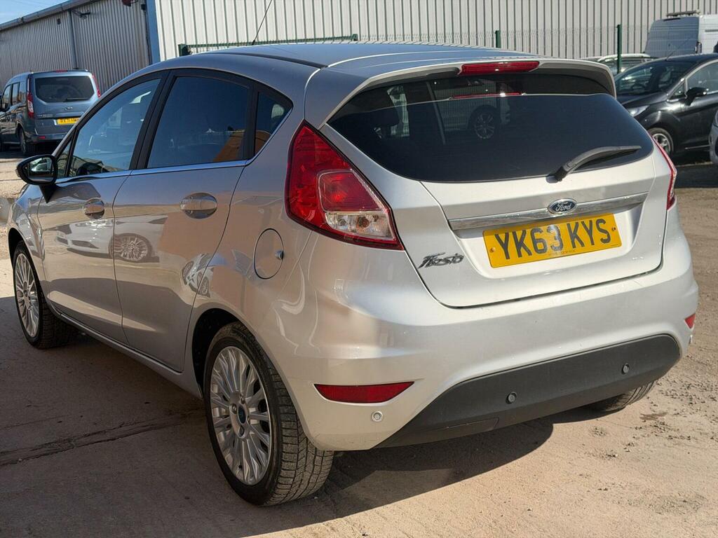 Ford Fiesta Hatchback 1.6 Titanium Powershift Euro 5 2013 YK63KYS Silver #4