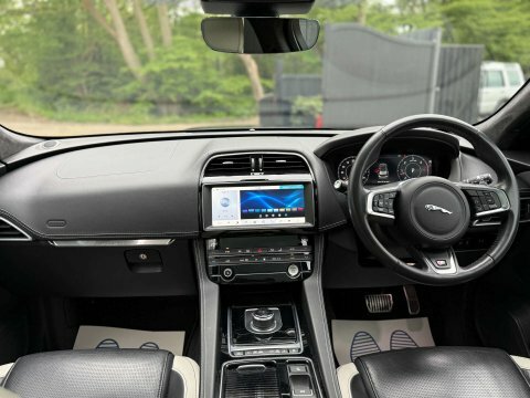 Jaguar F-Pace 3.0 F-pace S DC19XLM Black #3