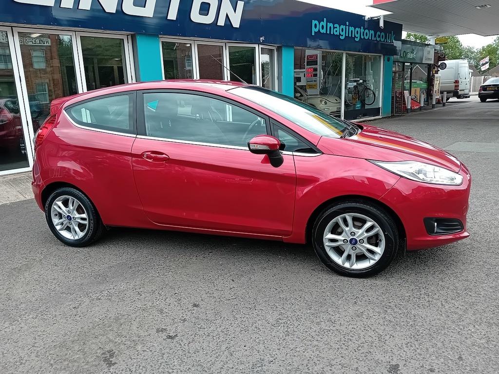 Ford Fiesta 1.25 Zetec Hatchback Euro 6 82 DN66ZGH Red #3