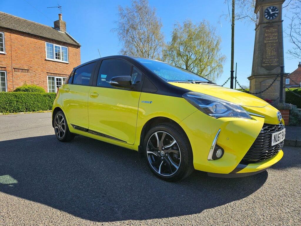Toyota Yaris Hatchback 1.5 Vvt-h Yellow Bi-tone Limited Edition Yellow