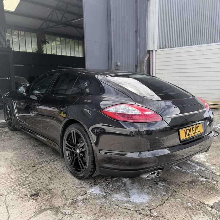 Porsche Panamera 3.0 D V6 Platinum Edition Black #4
