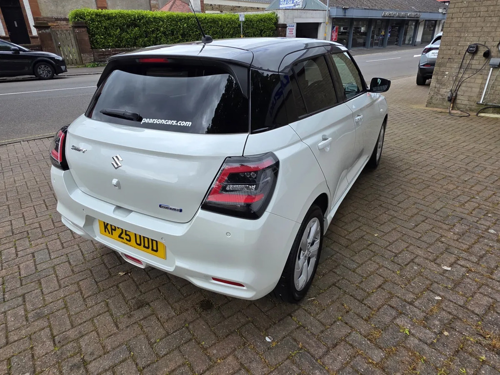 Suzuki Swift 1.2 Motion White #4