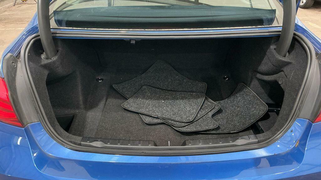 BMW 3 Series Saloon Blue #9
