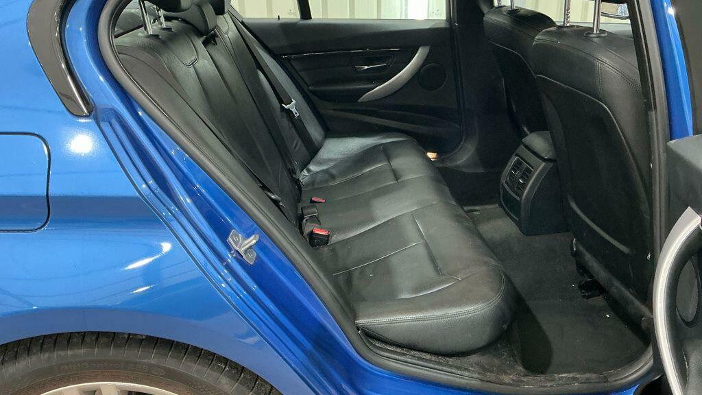 BMW 3 Series Saloon Blue #10