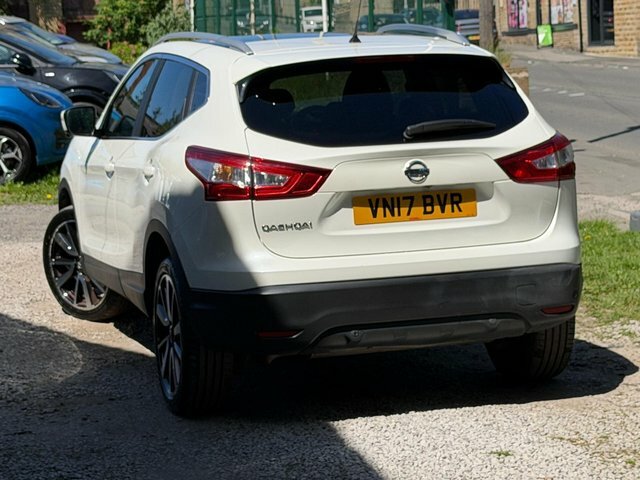 Nissan Qashqai Suv VN17BVR White #4