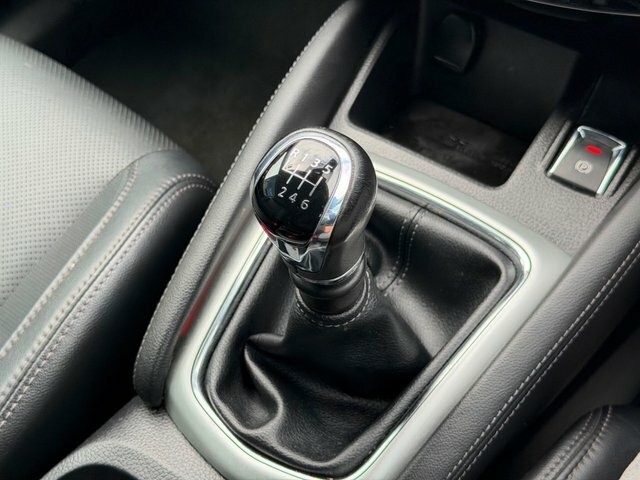 Nissan Qashqai N-connecta Dci Xtronic Black #16