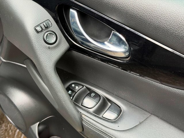 Nissan Qashqai N-connecta Dci Xtronic Black #17
