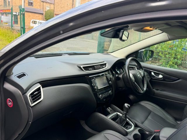 Nissan Qashqai N-connecta Dci Xtronic Black #21