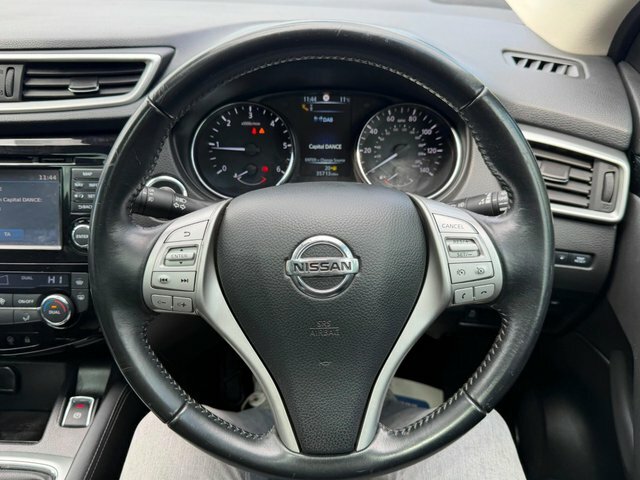 Nissan Qashqai N-connecta Dci Xtronic Black #20