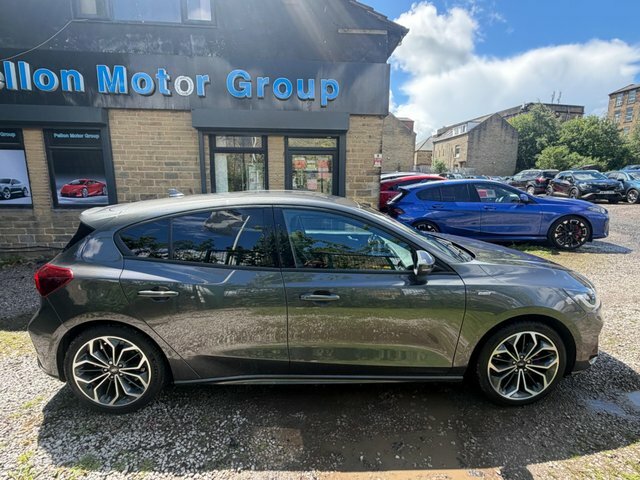 Ford Focus 1.5 Ecoblue St-line Vignale Euro 6 Ss Red #3