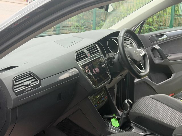Volkswagen Tiguan Active Black #42
