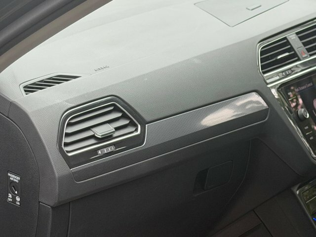 Volkswagen Tiguan Active Black #40