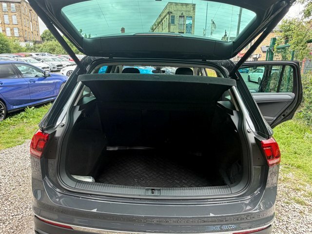 Volkswagen Tiguan Active Black #37