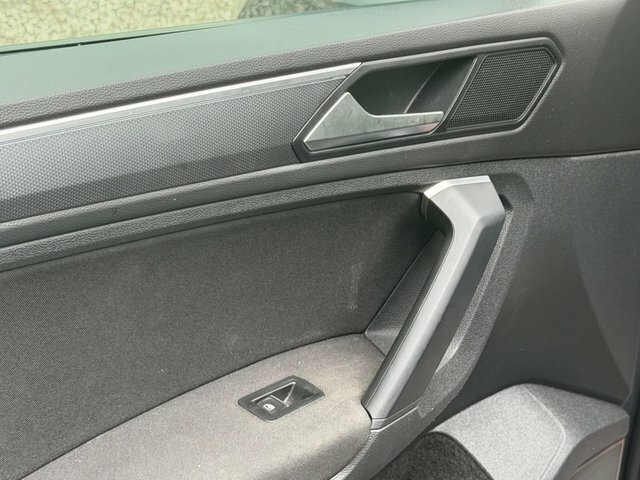 Volkswagen Tiguan Active Black #41