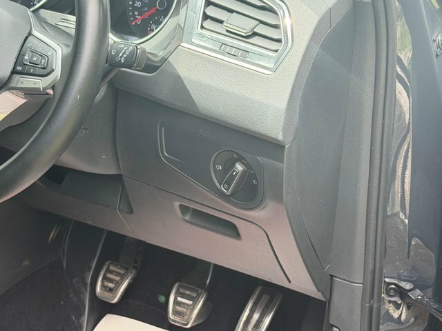 Volkswagen Tiguan Active Black #32