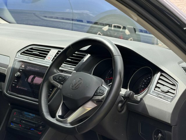 Volkswagen Tiguan Active Black #24