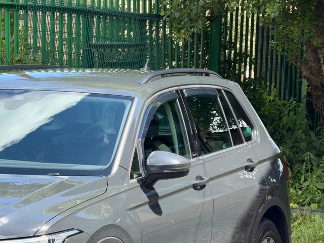 Volkswagen Tiguan Active Black #4